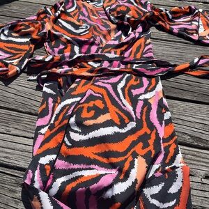 DIANE VON FURSTENBERG Vibrant Animal Print Wrap Dress, sz XXS